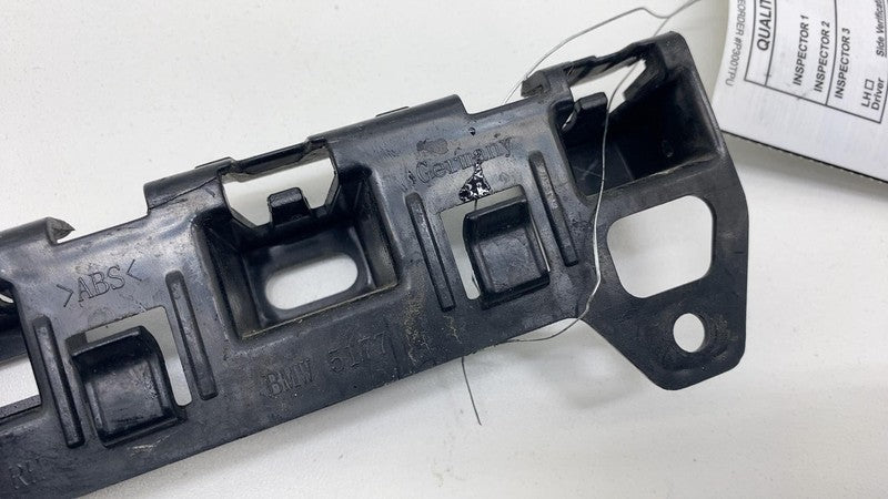 2018-2023 BMW 530e G30 Passenger Right Skirt Rocker Molding Support Br