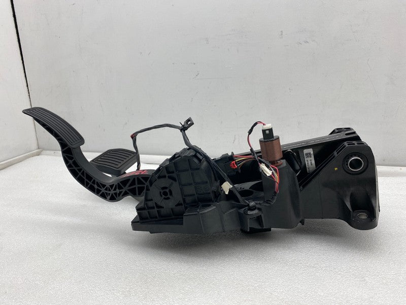 118869100B ⭕ 2020-2023 Tesla Model Y Accelerator and Brake Pedal Pad Assembly 1188691-00-B