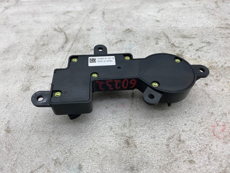 104931600B ⭕ 16-20 Tesla Model X Front Right Seat Recline Panel Control Switch 1049316-00-B