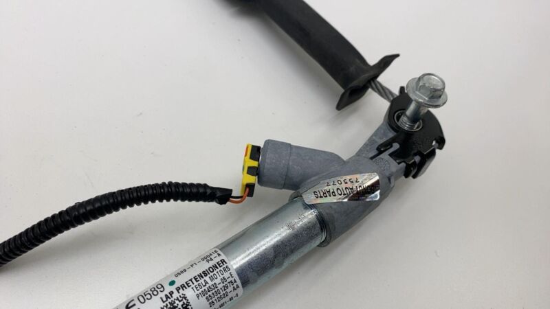 100453205E 12-20 Tesla Model S Left Model X 16-20 Right Seat Belt 1st Row Lap Pretensioner