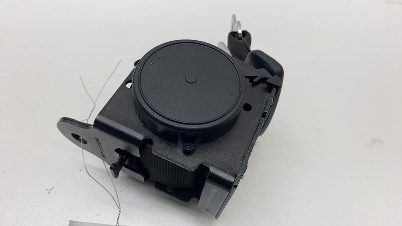 633900400C 2017-2022 BMW 530e G30 Rear 2nd Row Center Middle Seat Belt Retractor Black OEM