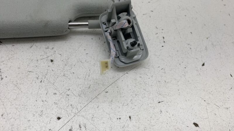 Does not apply 2022-2024 Rivian R1T Front Passenger Side Windshield Sun Visor Sunvisor Right RH