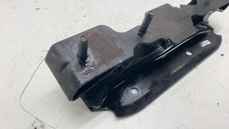 ⭕2012-2018 Jeep Wrangler Automatic Transmission Mount Insulator Bracket Assembly