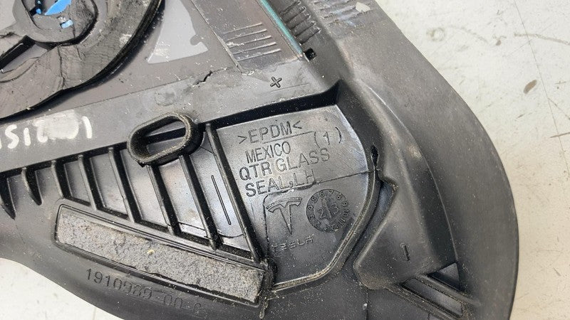 E4 43R-011570 ⭕2024 2025 Model 3 Rear Driver Side Quarter Fixed Window Glass Left 1514978-00-C