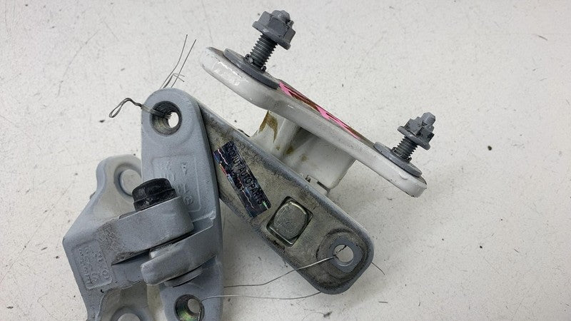 A047058 ⭕ 10-16 Mercedes-Benz E350 Front Right Lower & Upper Door Hinge Closure Assist