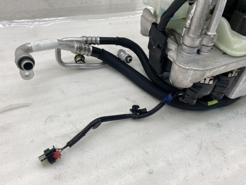 1506859-00-D ⭕ 2020-2024 Tesla Model Y Supermanifold Refrigerant Chiller w/ Coolant Reservoir