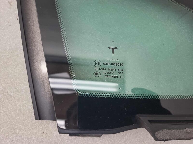 E9 43R-00810 2012-2020 Tesla Model S Rear Passenger Side Quarter Fixed Glass Right Assembly