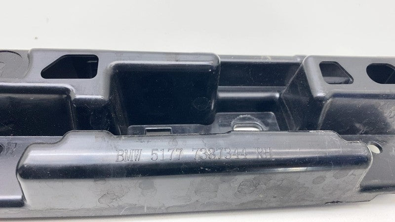 ⭕ 18-22 BMW 530e Front Right Skirt Rocker Molding Panel Support Mount