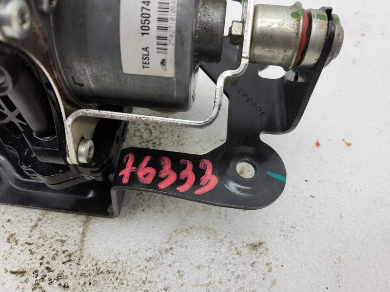 100343900A 12-15 Model S Brake Servo Booster Vacuum Pump & Isolator w/ Bracket 1003439-00-A