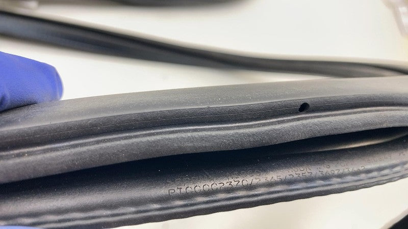 ⭕ 2022-2024 Rivian R1T R1S Front Driver Side Door Weatherstrip Rubber Seal Left