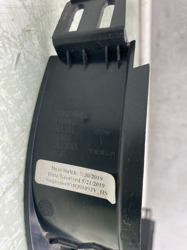 1105138 00 E ⭕ 2021-2023 Tesla Model X Driver Side Sill Plastic Racetrack Left 1105138-00-E