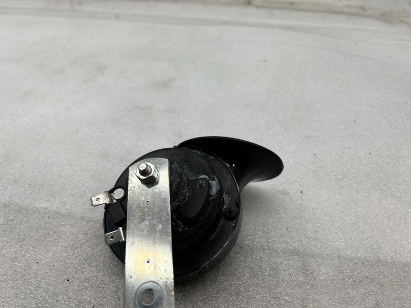 E1 0020046 ⭕ 2012-2020 Tesla Model S MS Seger Low Pitch Tone Horn 12V 410 Hertz w/ Bracket