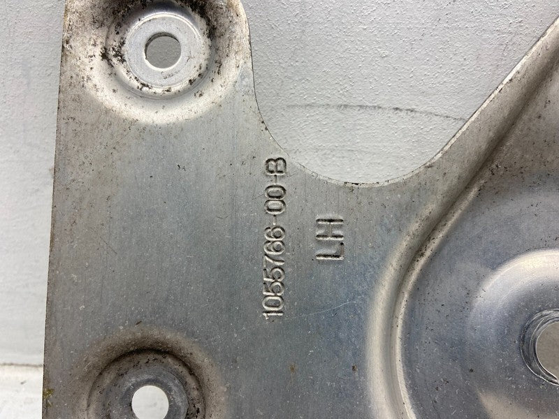 105576600B ⭕ 2012-2020 Model S Rear Left Subframe Shear Plate Retainer Bracket 1055766-00-B