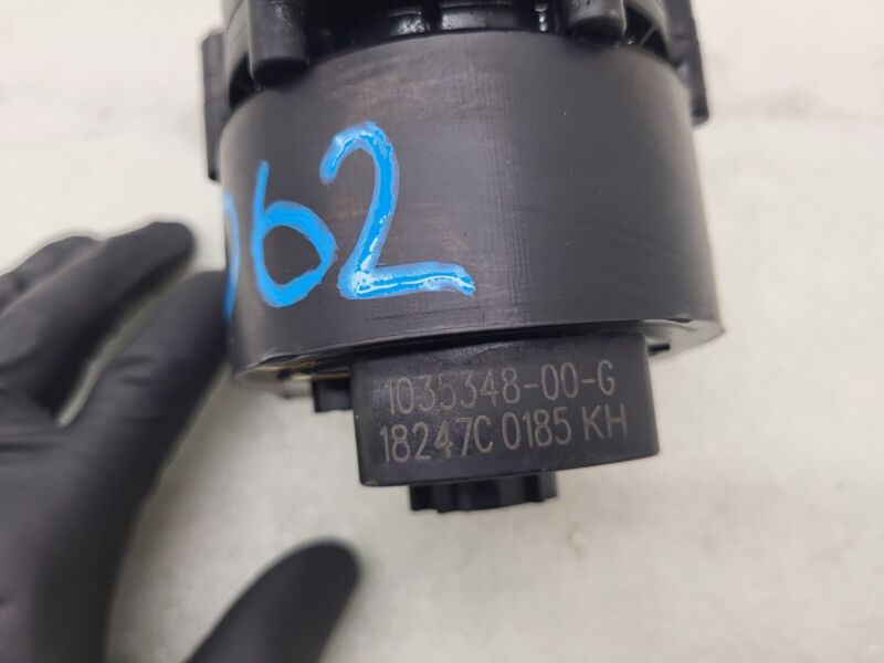 2016-2020 Tesla Model S X Cooling System Auxiliary Water Coolant Pump FWD Assy