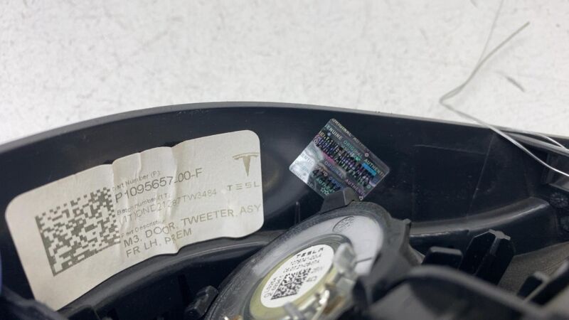 109565700F 2017-2023 Tesla Model 3 Front Driver Side Audio Tweeter & Speaker Cover Left LH