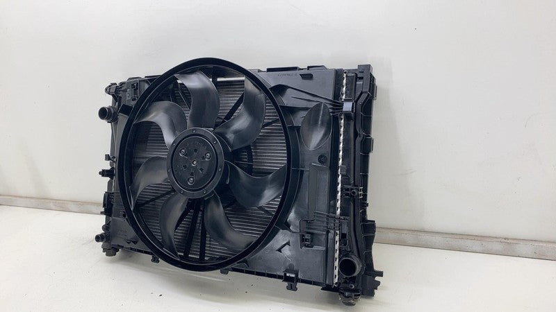 A 099 906 21 00 2019-2023 Mercedes-Benz C300 C-Class Engine Radiator Cooling Fan Shroud & Motor