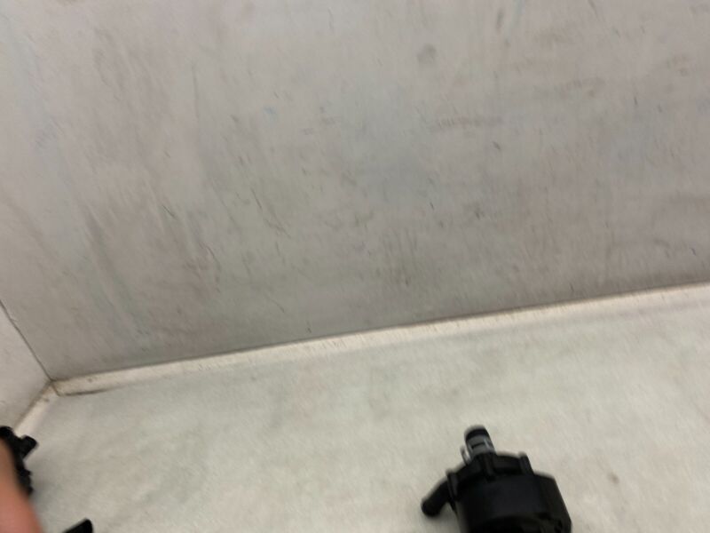 103534800G 2016-2020 Tesla Model S X Cooling System Auxiliary Water Coolant Pump FWD Assy