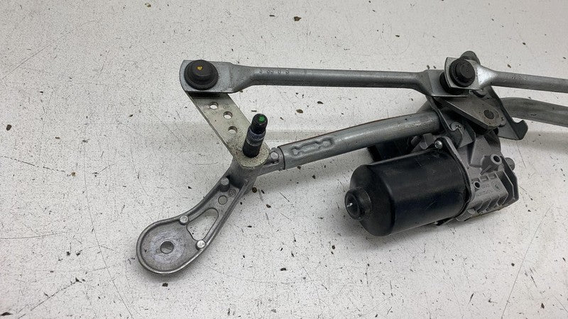 W000061428 2018 2019 BMW 530e G30 Front Windshield Wiper Transmission Linkage w/ Motor Assy