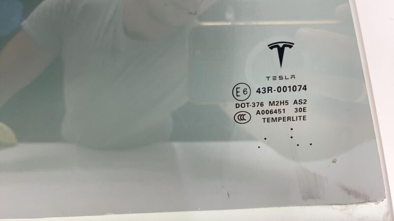 E6 43R-001074 2012-2015 Tesla Model S Rear Passenger Side Door Window Glass Right 43R-001074