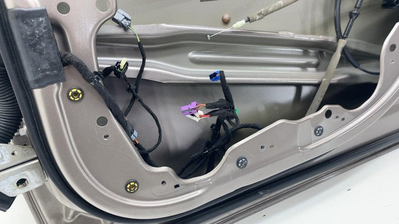 ⭕ 17-24 Chrysler Pacifica Front Passenger Side Door Shell Panel Right