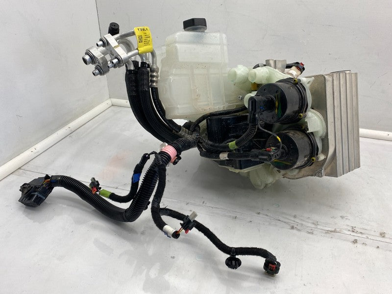 155505550C 20-23 Model 3 Supermanifold Refrigerant Chiller & Coolant Reservoir 1547595-98-E
