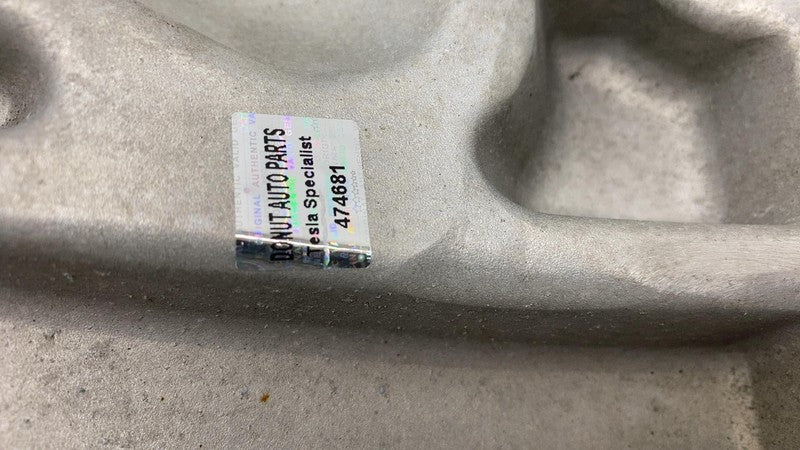 ⭕ 2022-2024 Rivian R1T Front Right Passenger Side Spindle Knuckle Hub