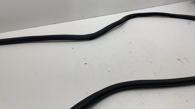 ⭕ 2017-2025 Chrysler Pacifica Rear Right Door Body Weatherstrip Rubber
