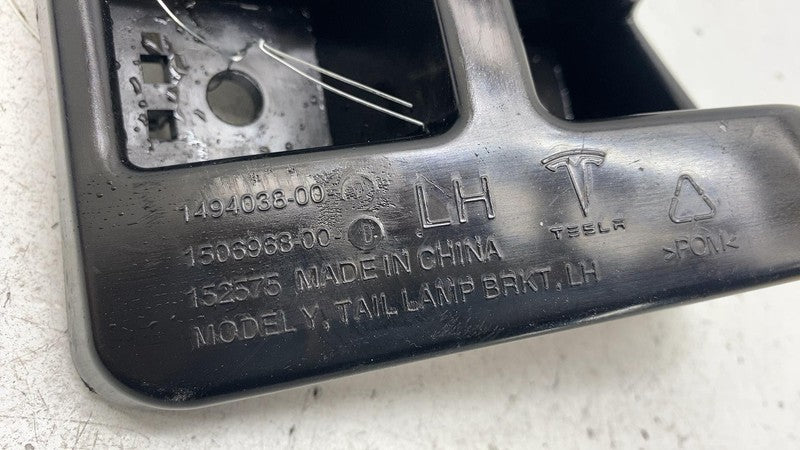 149403800D ⭕ 2020-2024 Tesla Model Y MY Rear Left Tail Lamp Taillight Bracket 1506968-00-D