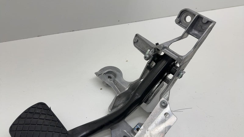 4M1.723.117.E ⭕ 2018-2024 Porsche Cayenne Brake Foot Stop Pedal w/ Mount Bracket 4M1723117E