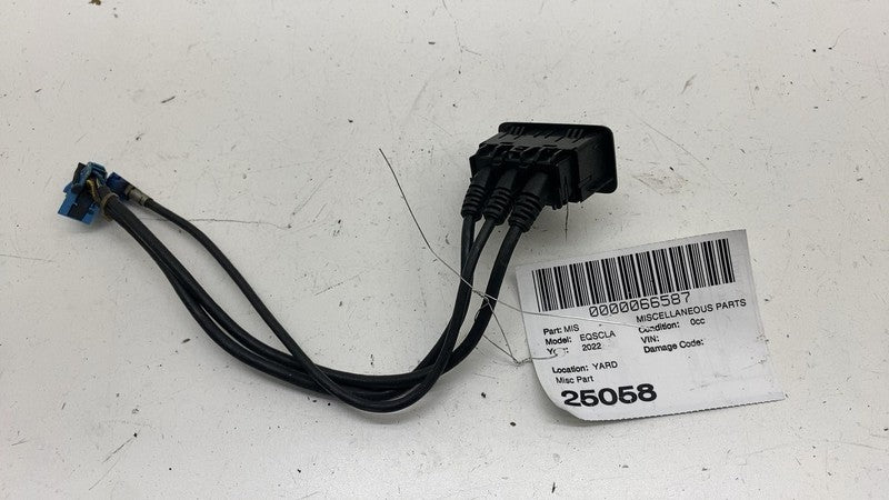 ⭕ 2022 Mercedes-Benz EQS 450+ V297 Multimedia Connection Type C-USB Port Socket