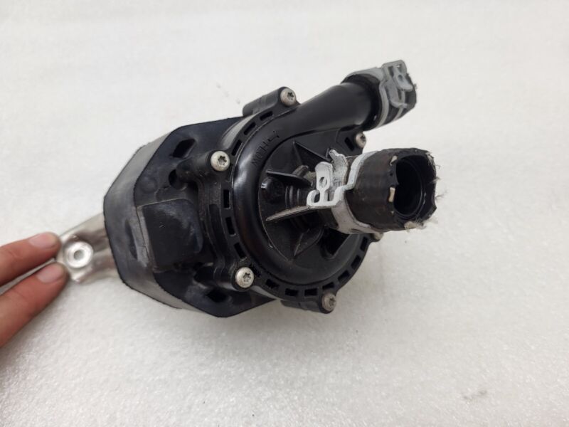 2016-2020 Tesla Model X MX Cooling System Auxiliary Coolant Water Pump Assembly