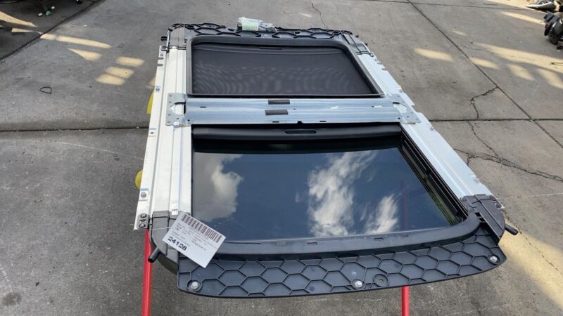 E2 43R-005013 ⭕ 2011-2016 Mini Cooper Countryman Front & Rear Panoramic Sunroof Glass Assembly