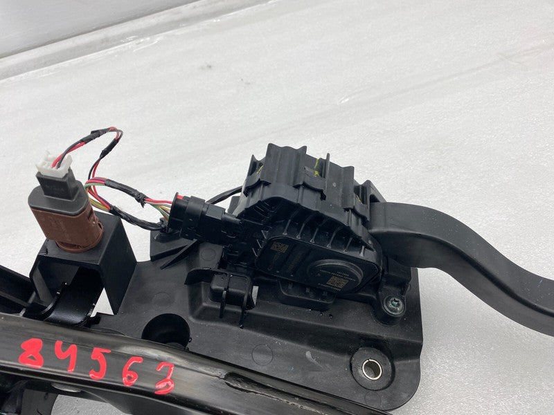 118869100B ⭕ 2020-2023 Tesla Model Y MY Accelerator & Brake Pedal Pad Assembly 1188691-00-B