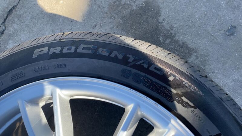 142022200A 2021-2023 Tesla Model S Rear Wheel Rim 19x10.5 +45MM w/ Continental Tire 285/40