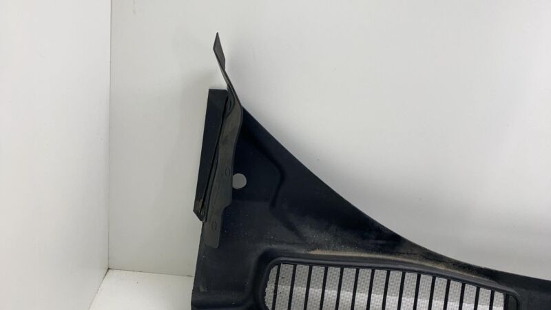 DM51R02216AB 2013-2018 Ford C-Max Front Windshield Wiper Cowl Vent Trim Panel Cover Assembly