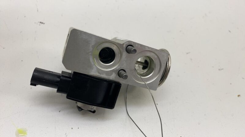 1101878 00 A 2017-2023 Tesla Model 3 M3 Air Conditioner AC HVAC Heater Core Valve Tube Sensor