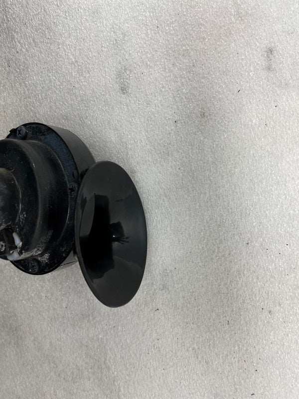 E1 0020046 ⭕ 2012-2020 Tesla Model S MS Seger Low Pitch Tone Horn 12V 410 Hertz w/ Bracket