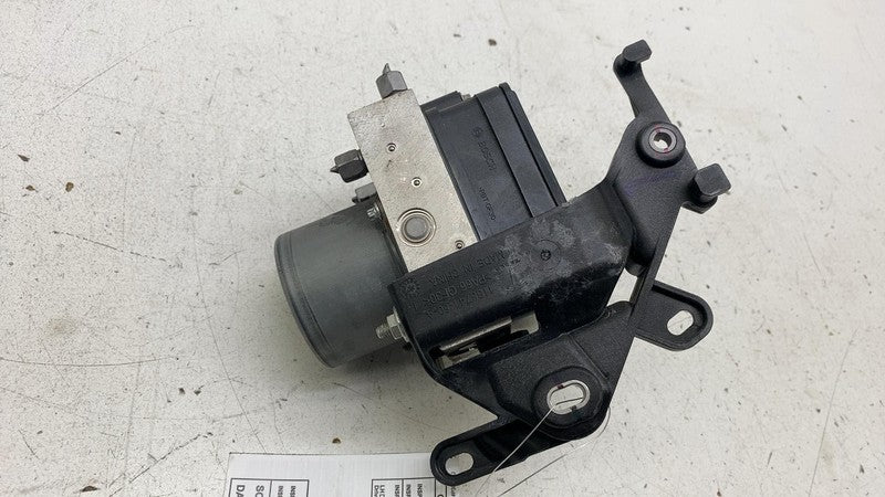 ⭕ 20-23 Model Y Anti-Lock Brake System ABS Pump Module w/ Bracket 1044