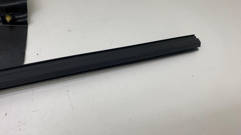 ⭕ 20-24 Model Y Front Right A-Pillar Flag Glass Weatherstrip Seal 1500