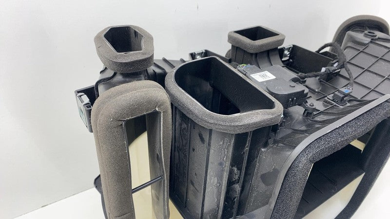 174262200G 2024-2025 Tesla Cybertruck Front A/C Heater HVAC Distribution Box Housing Assy