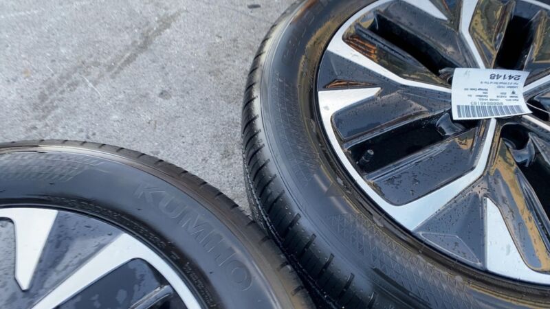 52910CV100 ⭕ 2022-2024 Kia EV6 PAIR of 19" Alloy Wheel Rim 19x7.5J w/ Kumho Tire 235/55 R19