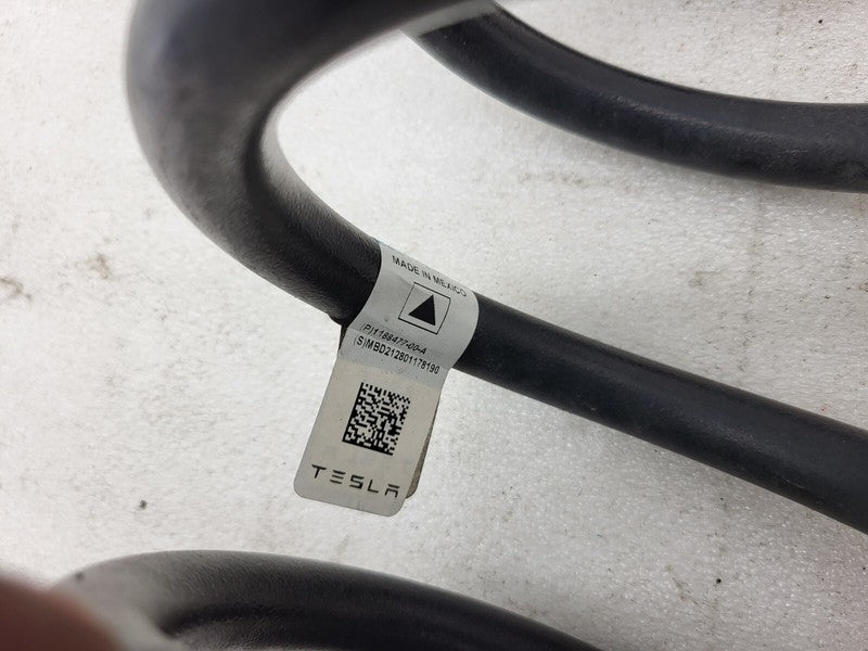 1188477 00 A 20-22 Tesla Model Y Rear Driver Suspension Coil Spring Left 95-7140 1188477-00-A