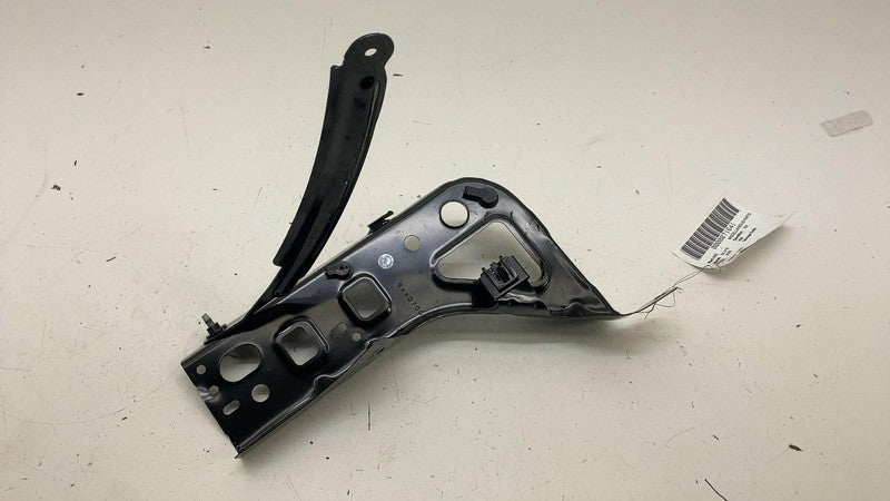 844070033 ⭕ 2025 Chevrolet Silverado 1500 Front Left Wheel Housing Bracket OEM 844070033