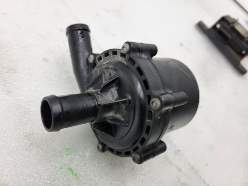 2016-2020 Tesla Model S X Cooling System Auxiliary Water Coolant Pump FWD Assy