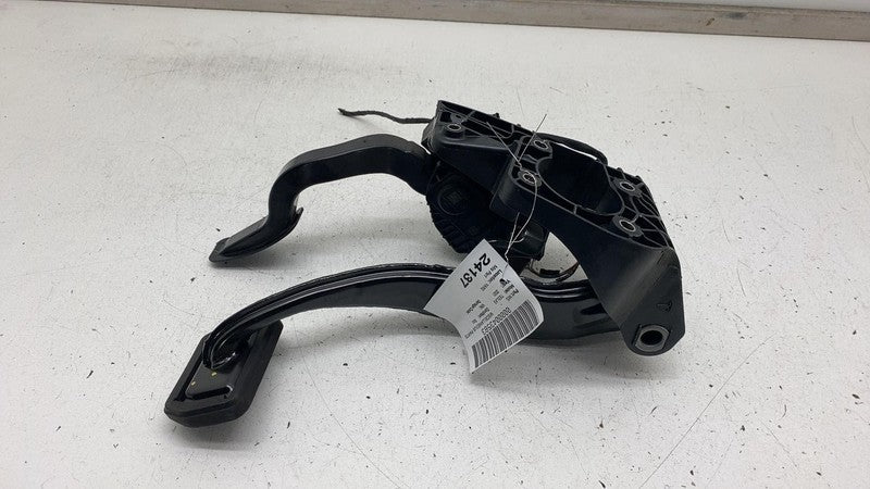 104469100D ⭕ 2017-2024 Tesla Model 3 Accelerator & Brake Foot Pedal w/ Switch 1044691-00-D