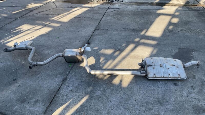 ⭕ 2017-2024 Chrysler Pacifica Exhaust Muffler Pipe & Resonator FWD Assembly OEM
