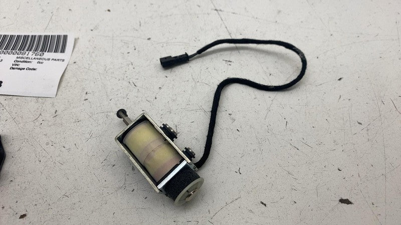 2089896X ⭕ 2017-2020 Tesla Model 3 M3 Dashboard Passenger Side Glove Box Latch Right OEM
