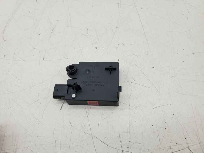 1097855 00 E ⭕ 2017-2022 Model 3 M3 Rear Bumper BCM Computer Body Control Module 1097855-00-E
