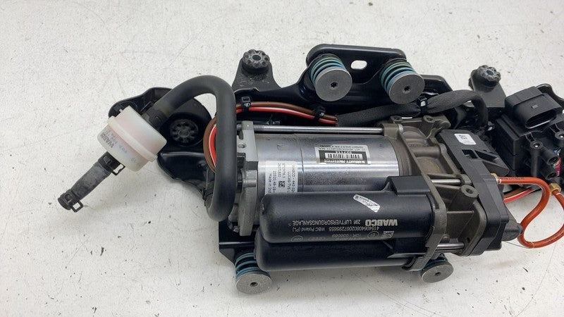 ⭕ 19-23 Audi e-Tron Air Ride Suspension Compressor Pump w/ Insulator 4