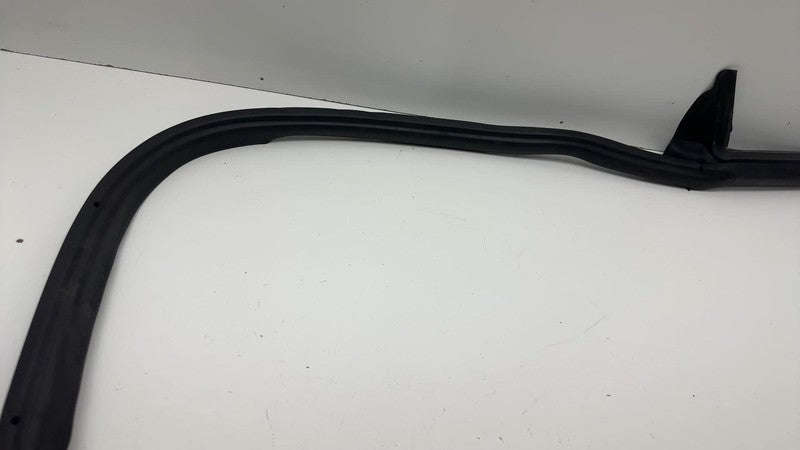 ⭕17-23 Tesla Model 3 Rear Right Door Body Weatherstrip Rubber Seal 109